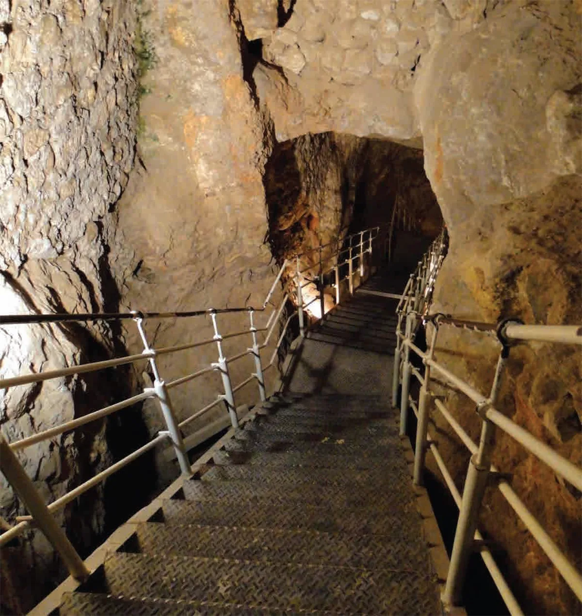 Вход в подземные шахты в "Городе Давида" в Иерусалиме