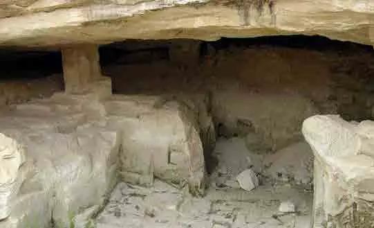 Пещера в окрестностях Иерусалима, где изготовляли каменную посуду