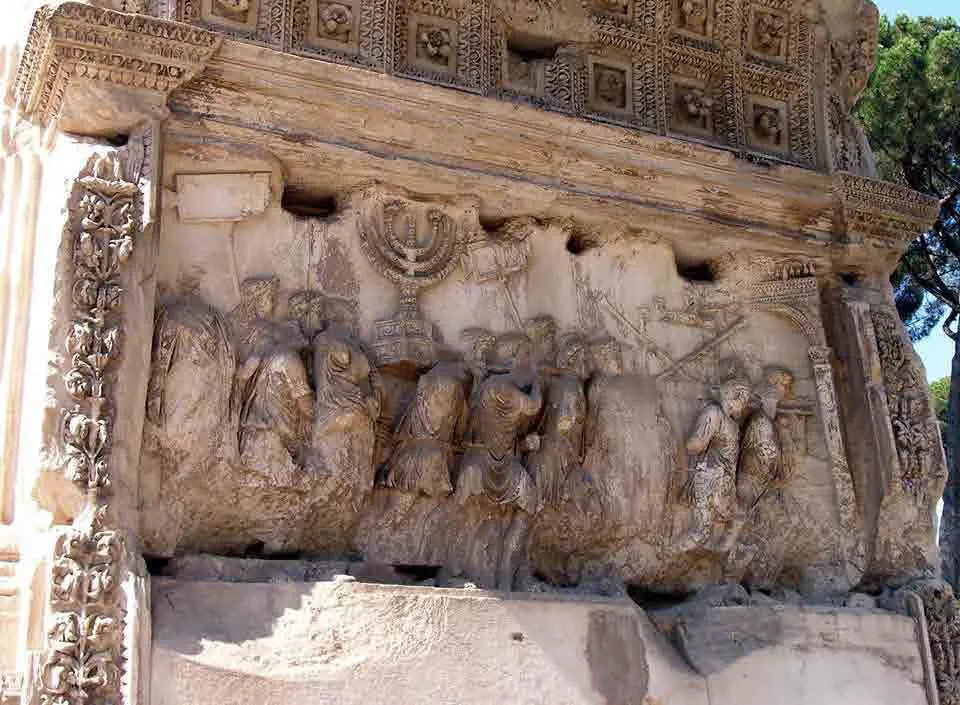 Фрагмент триумфальной арки Тита