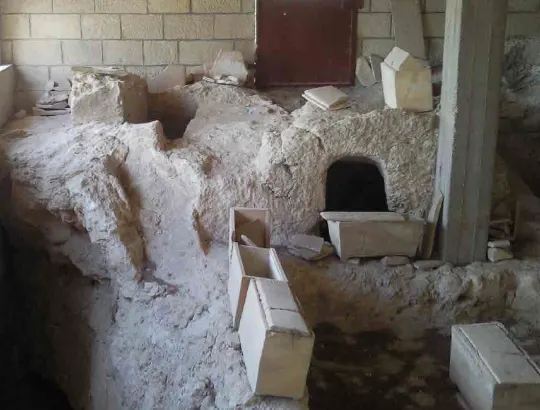 Погребальные пещеры и оссуарии