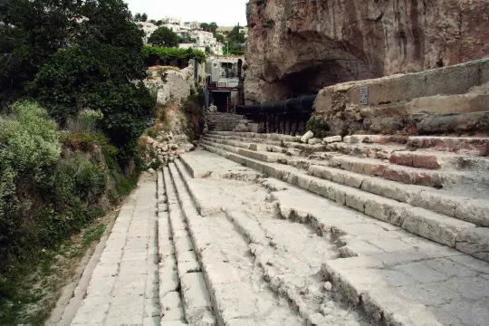 Ступени "Силоамской купели" в археологическом парке Города Давида